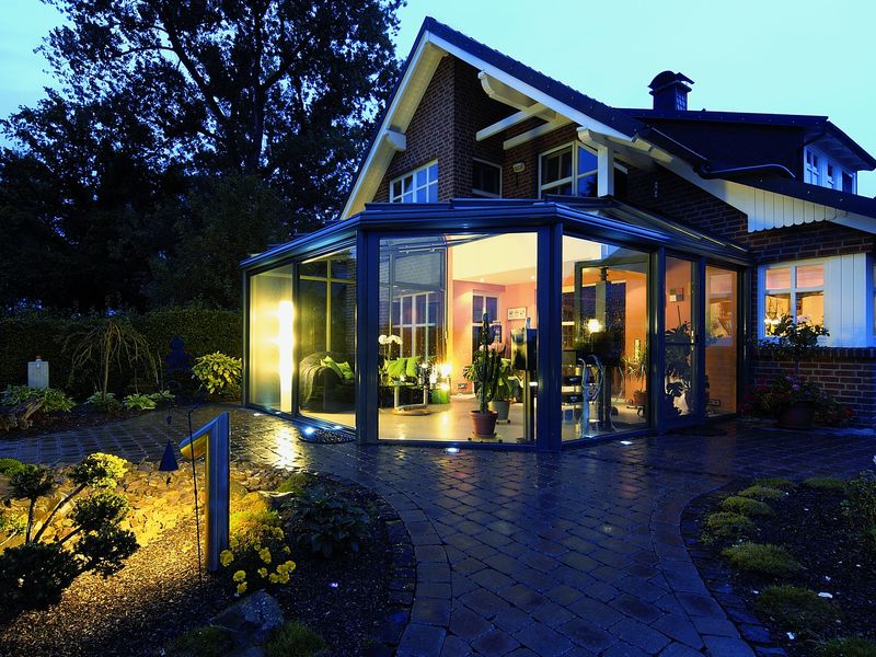 Wintergarten aus Glas im Haus
