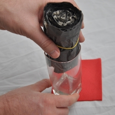 Carta igienica, plastica e piantine