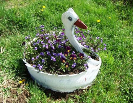 Woraus man ein Blumenbeet in der Datscha anlegen kann