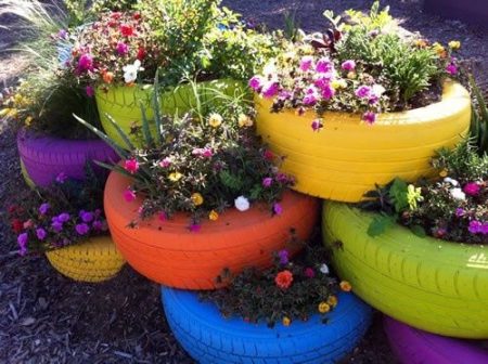 Wie man ein Blumenbeet für ein Sommerhaus anlegt