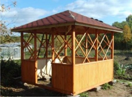 option de gazebo pour une maison d'été