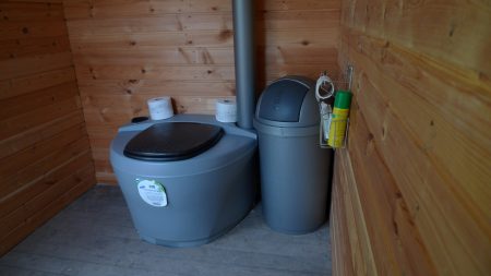 Toilettes à tourbe pour une maison d'été