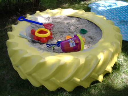 Manualidades para el jardín hechas a mano con materiales sencillos, a partir de una foto de un arenero.