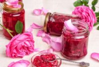 Домашно приготвено сладко от розови листенца: Рецепти