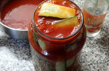 Cetrioli in concentrato di pomodoro