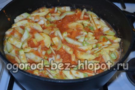 Zucchini zum Püree geben