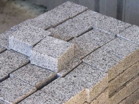 ein Stapel Platten