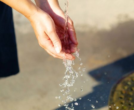вода