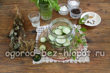 Aggiungere le fette di cetriolo
