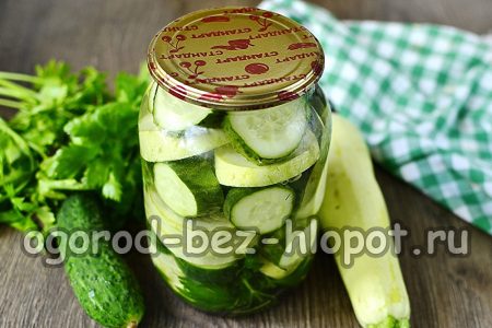 des légumes en conserve pour l'hiver