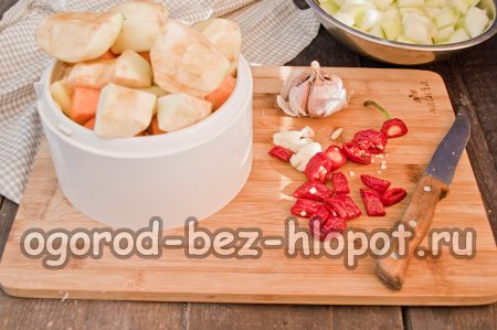 aggiungere aglio e peperoncino