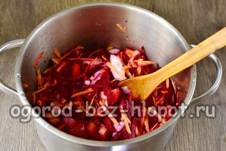 Combine todas las verduras en una cacerola