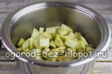 Aubergines dans une casserole