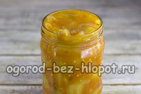 Mettez la salade dans un bocal