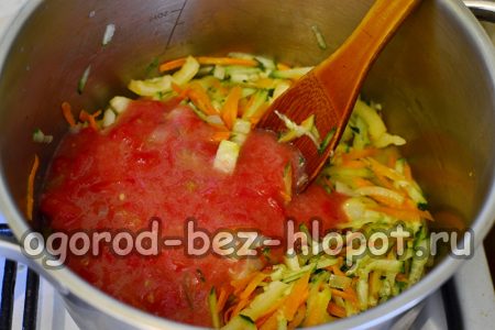 Versez la purée sur les légumes