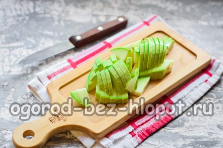 cut the zucchini
