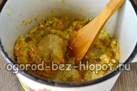 أضف السكر والزبدة والملح إلى المهروس