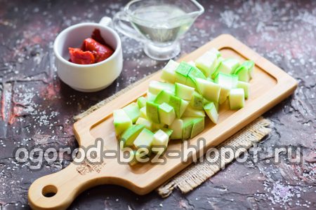 Die Zucchini schneiden