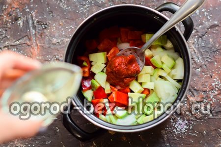 das gesamte Gemüse in der Pfanne
