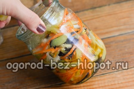 Nous avons mis la salade dans un bocal.