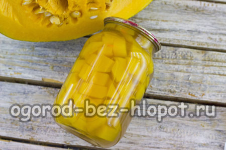 ein Glas Kürbiskompott