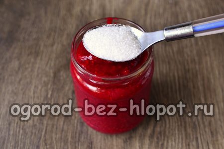 ρίξτε ζάχαρη πάνω από το βάζο
