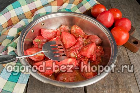tomates dans une casserole