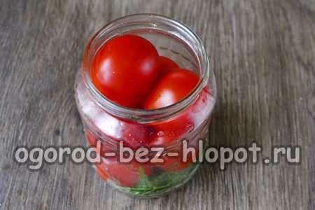 mettre les tomates dans un bocal
