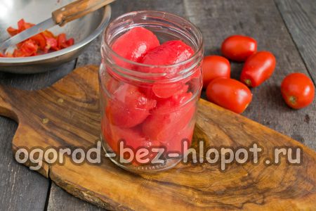 put the tomatoes into jars