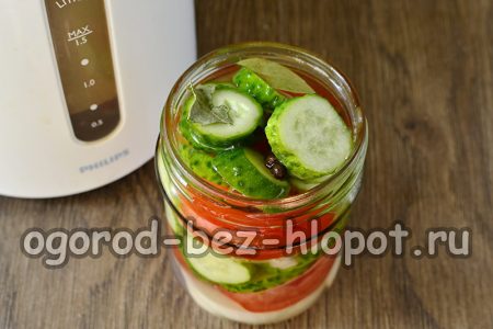 Übergießen Sie die Oberfläche mit kochendem Wasser.