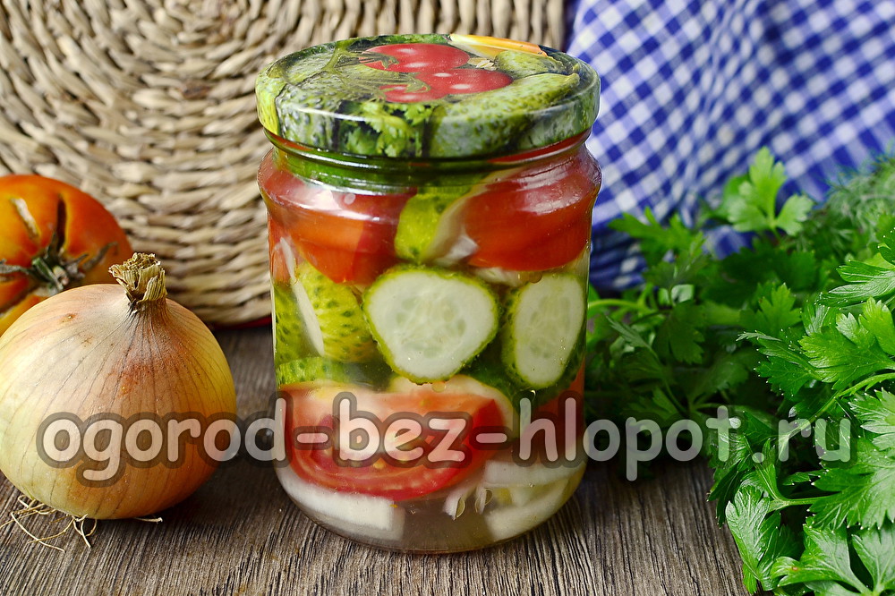 Gurken-Tomaten-Salat für den Winter. Einfach köstlich.