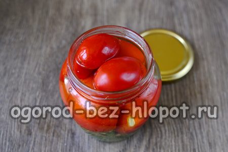 versare la marinata sui pomodori