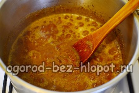 Cocina la salsa hasta que esté lista.