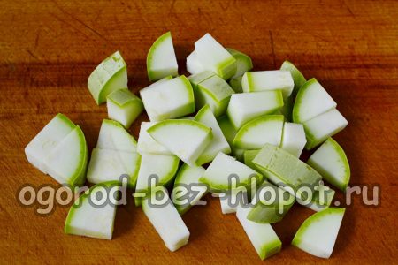 coupez la courgette en morceaux moyens