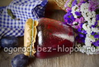 Pitted plum jelly
