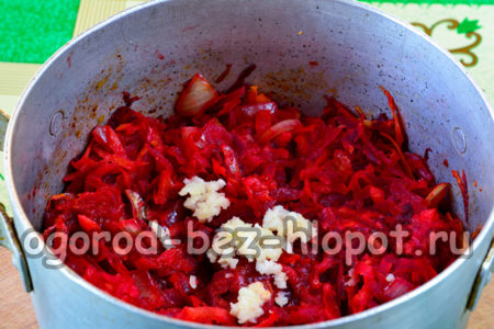 ajouter l'ail et le vinaigre