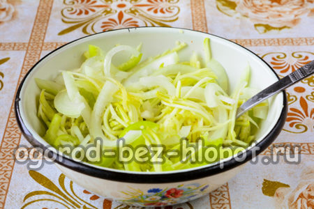 Vermischen Sie das gesamte Gemüse.