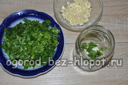 ail et persil en bocal