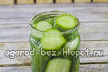 Übergießen Sie die Oberfläche mit kochendem Wasser.