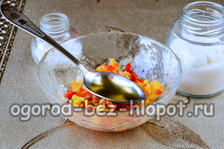 ψιλοκόβουμε τα λαχανικά για το ντρέσινγκ