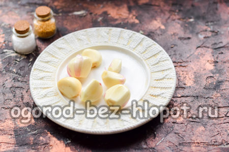 Knoblauch schälen