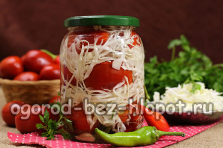 Zubereitete Tomaten mit Kohl