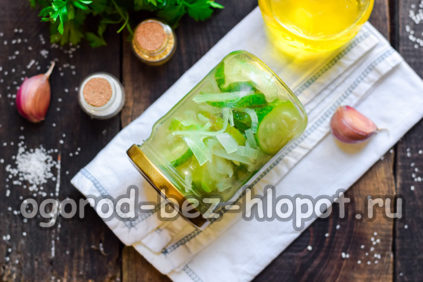 Gurken-Zwiebel-Salat für den Winter