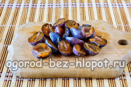 éplucher les prunes