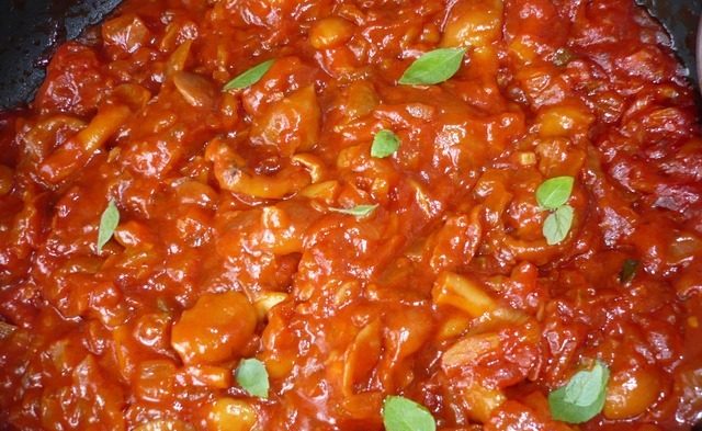 Champignons in Tomatensoße