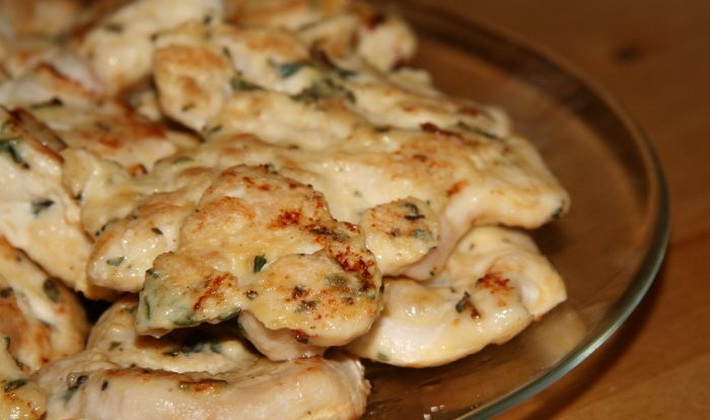 Un plat de champignons parasol