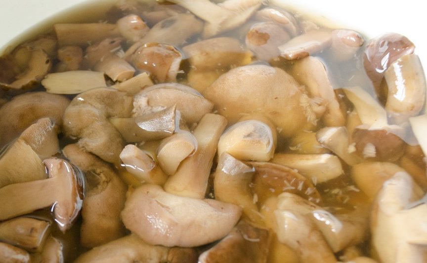 Verarbeitung polnischer Champignons