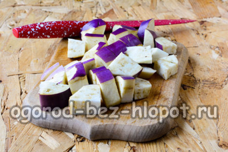 tagliare le melanzane