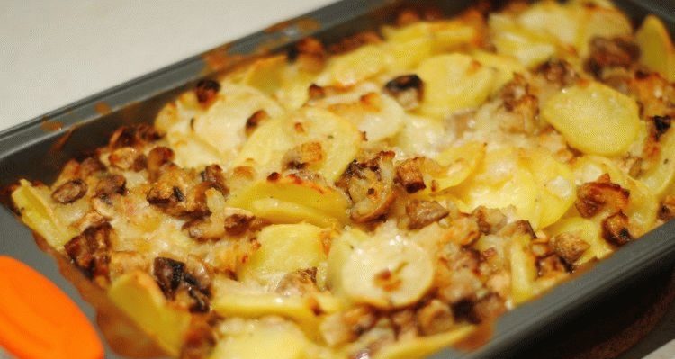 Reihen mit Kartoffeln