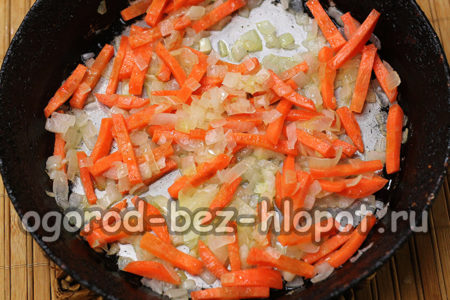 faire mijoter des oignons et des carottes